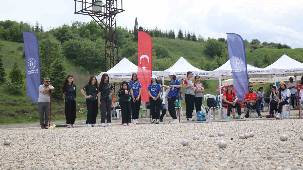 Karabük’te ilk kez düzenlenen Bocce Bölge Şampiyonası devam ediyor