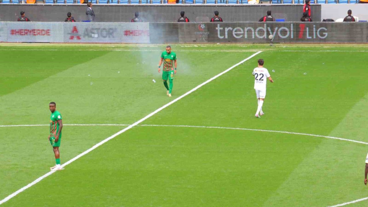 MKE Ankaragücü - Amed Sportif Faaliyetler maçı olaylı başladı