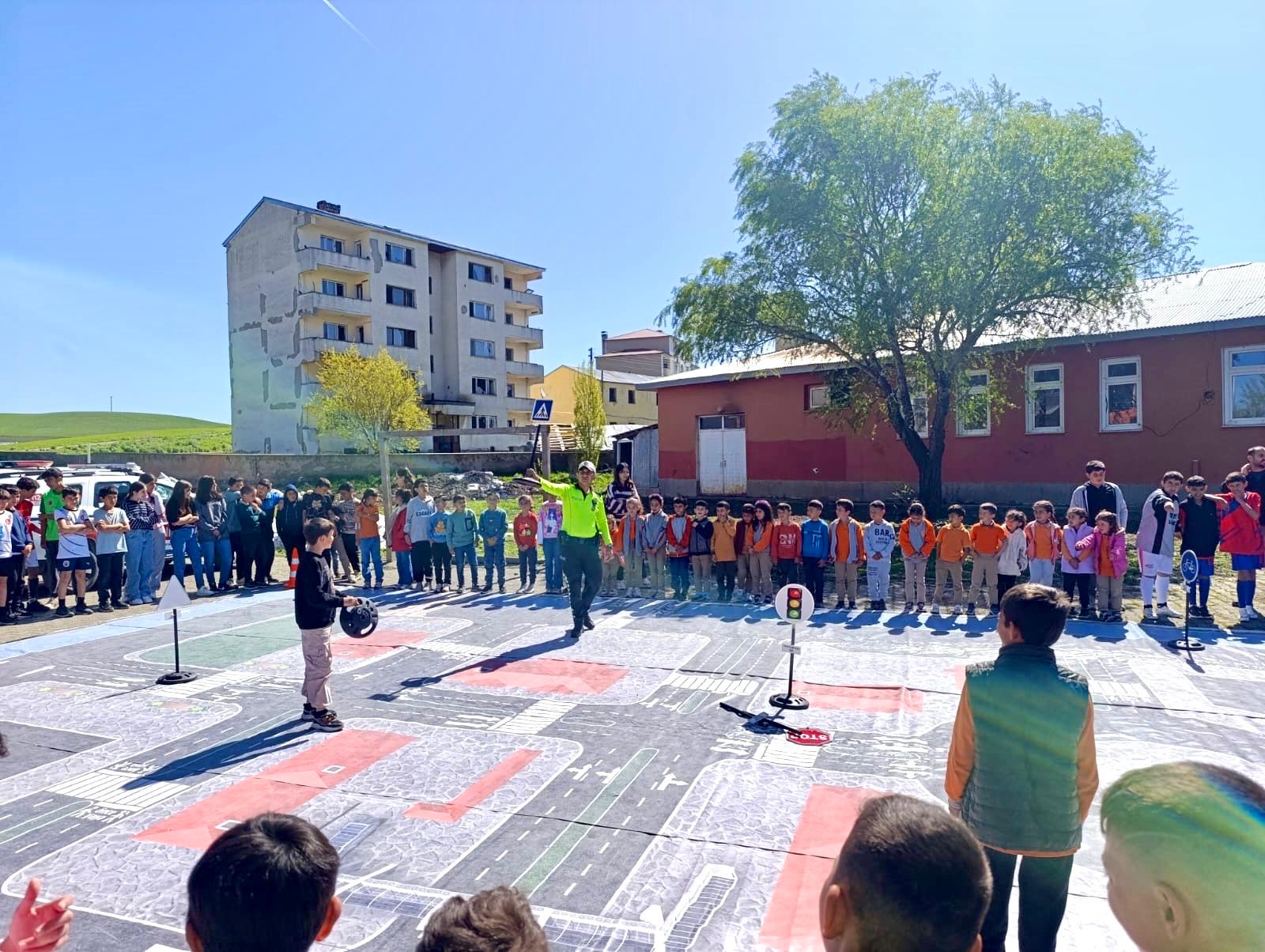 Kars'ta Miniklere Trafik Bilinci Aşılandı