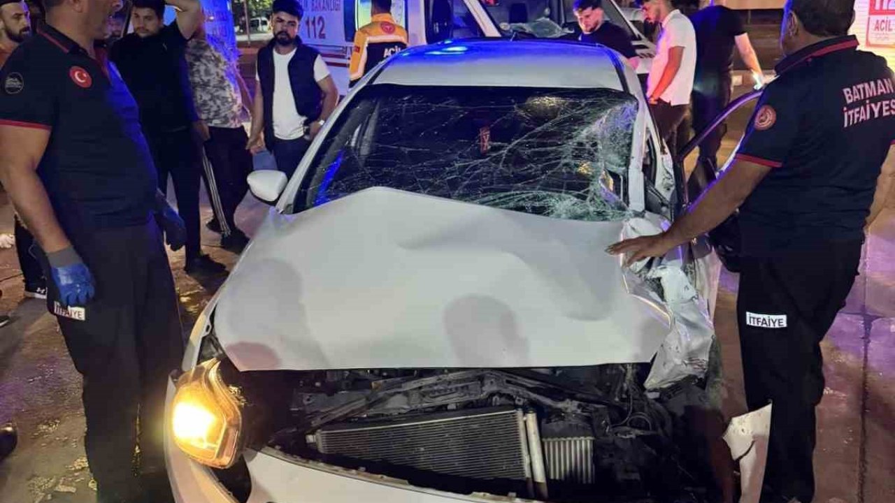 Batman’da otomobil tırla çarpıştı: 3 yaralı