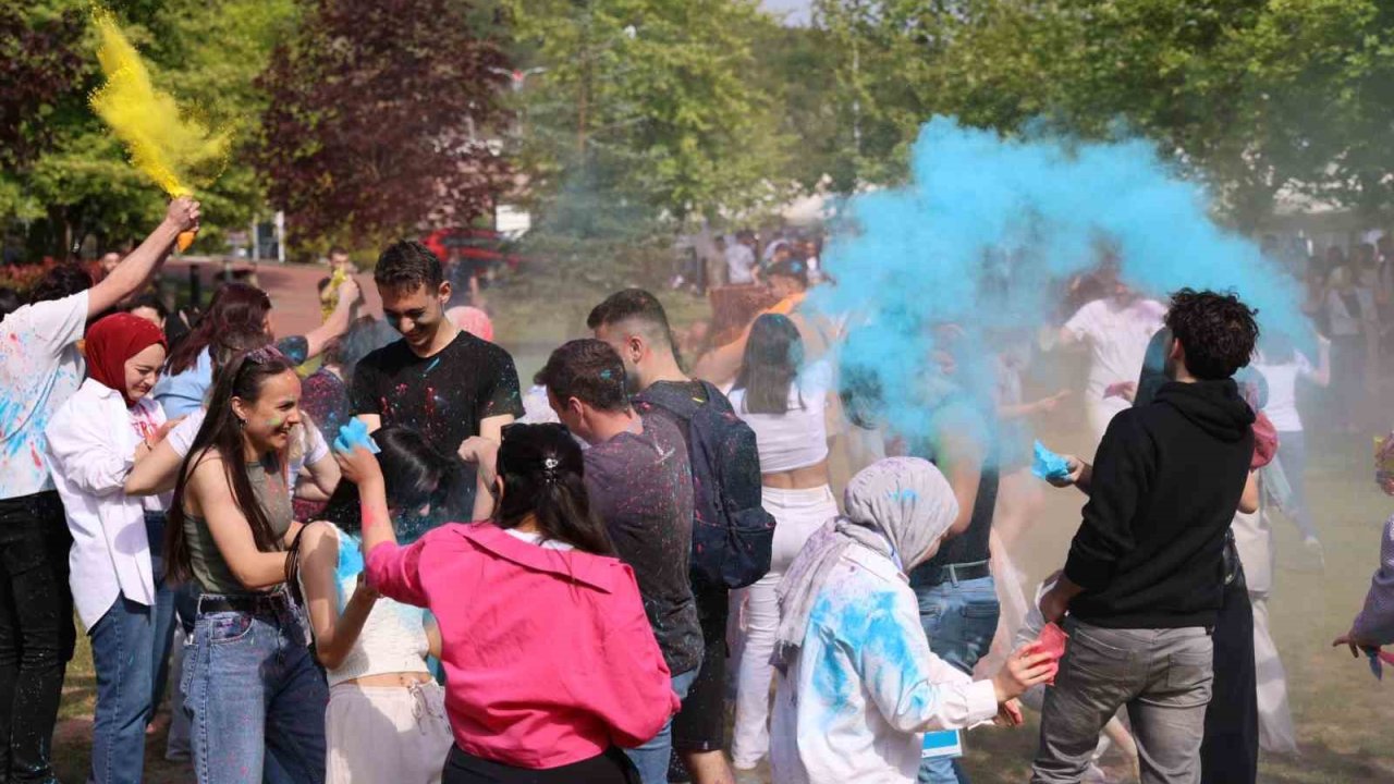 DÜFest 2025 Renkli görüntülere sahne oldu