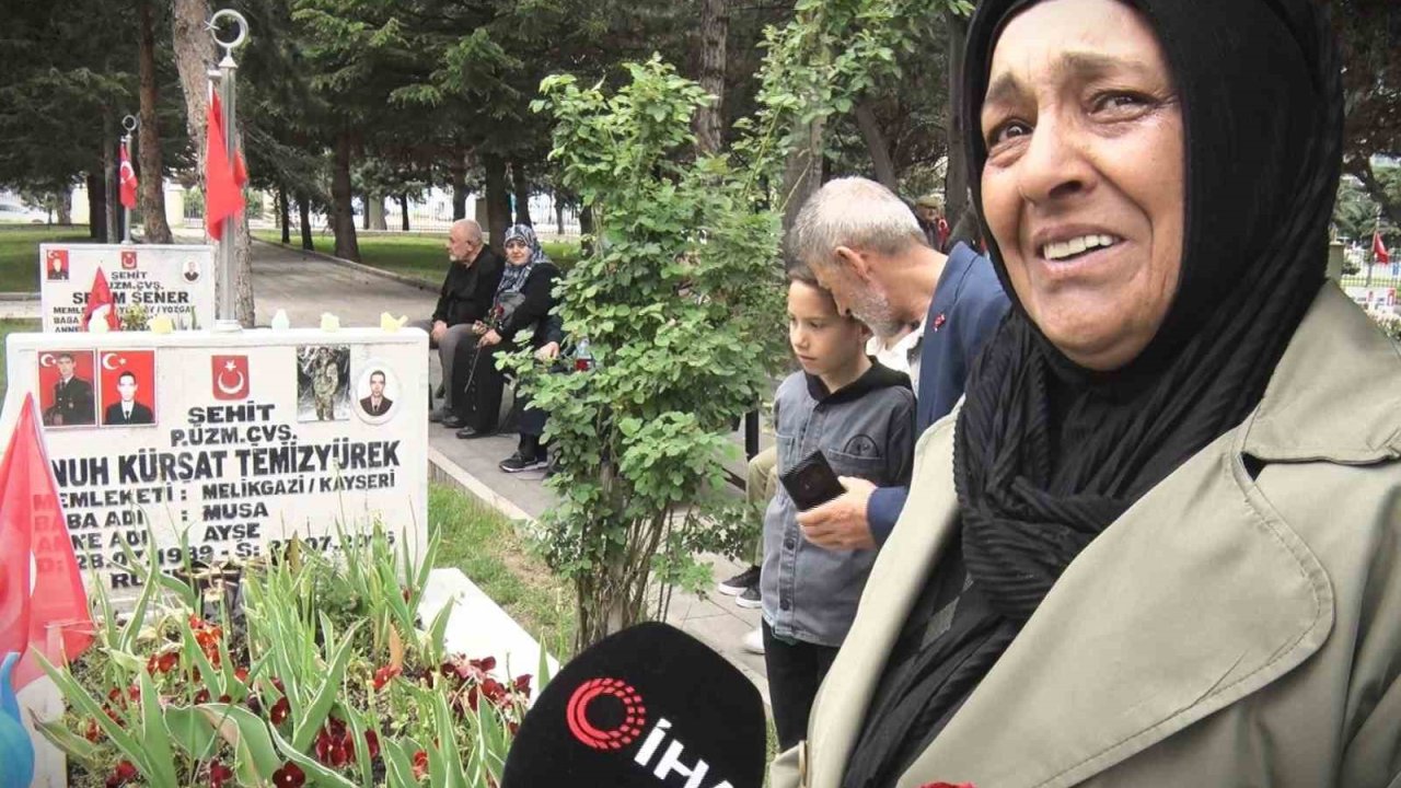 Şehitlikte buruk Anneler Günü