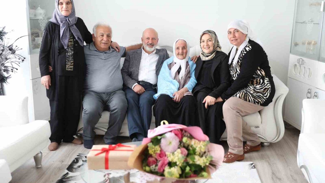 Başkan Çolakbayrakdar’dan 109 yaşındaki Şemşi Nine’ye Anneler Günü sürprizi