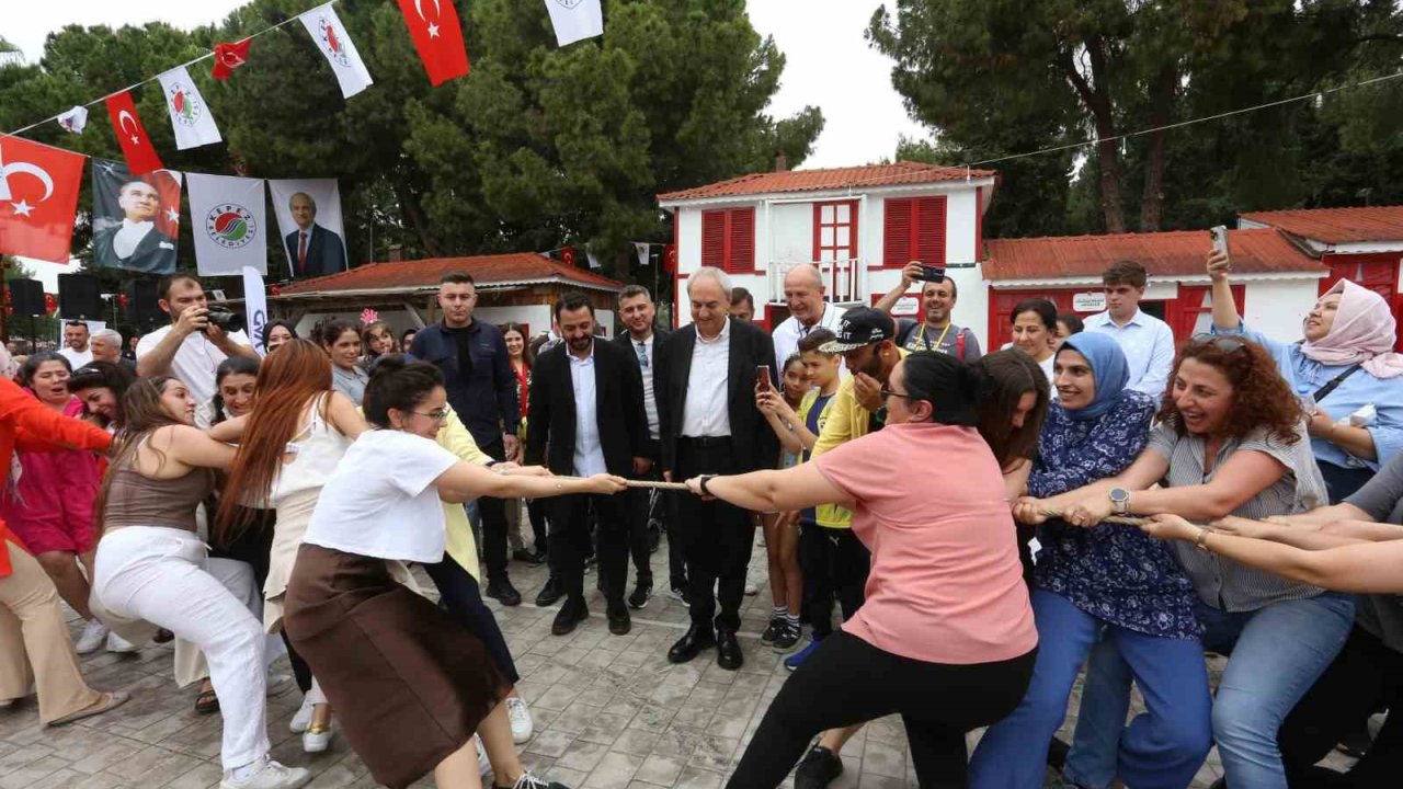 Kepez’de anneler yarıştı, çocuklar izledi