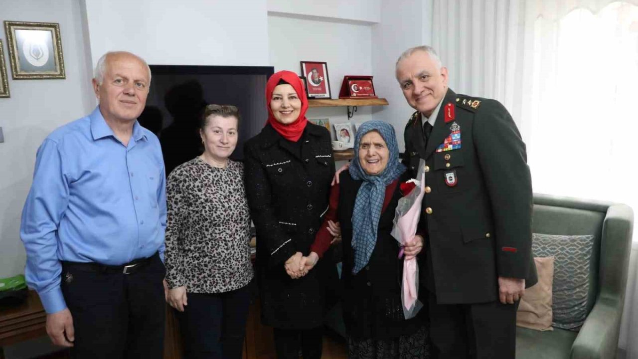 Garnizon Komutanı Ala’dan şehit annesine anlamı ziyaret