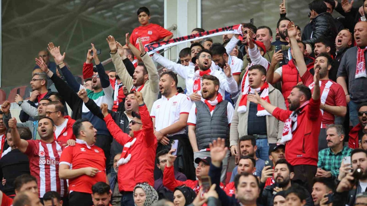 Sivassporlu taraftarlar, Bodrum FK maçına ilgi gösterdi