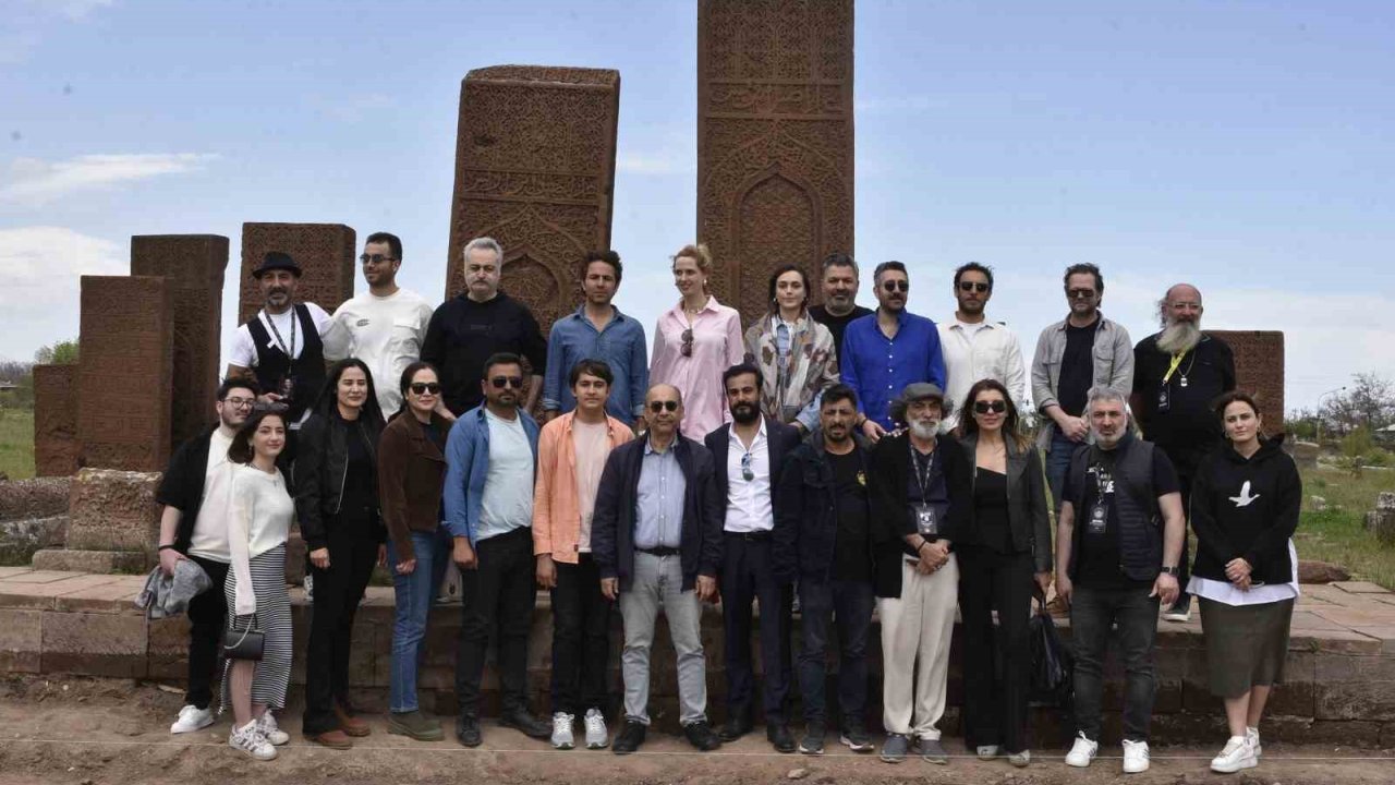 Ahlat’taki tarihi Selçuklu Mezarlığı’na ünlü akını