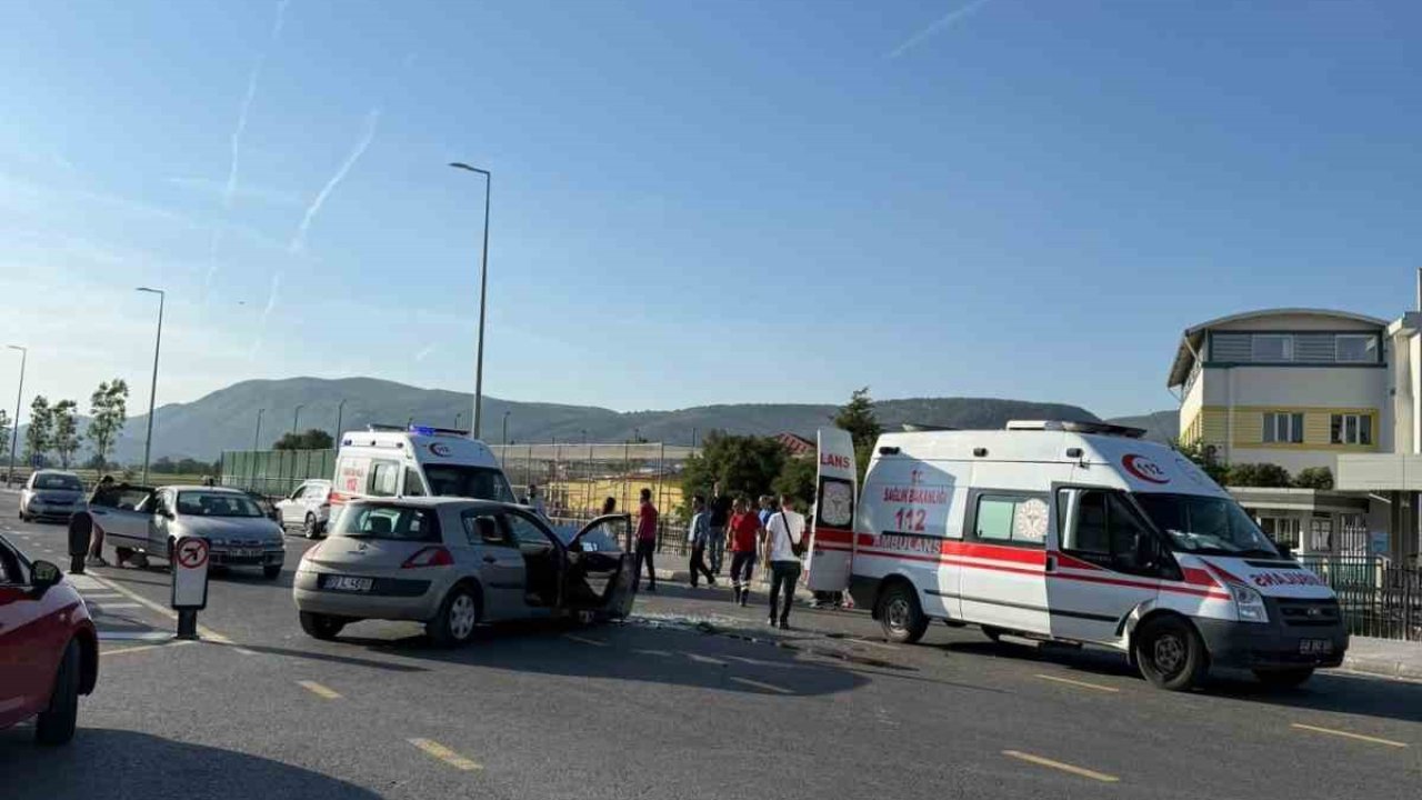 Menteşe’de trafik kazası: 2’si çocuk 3 kişi yaralandı