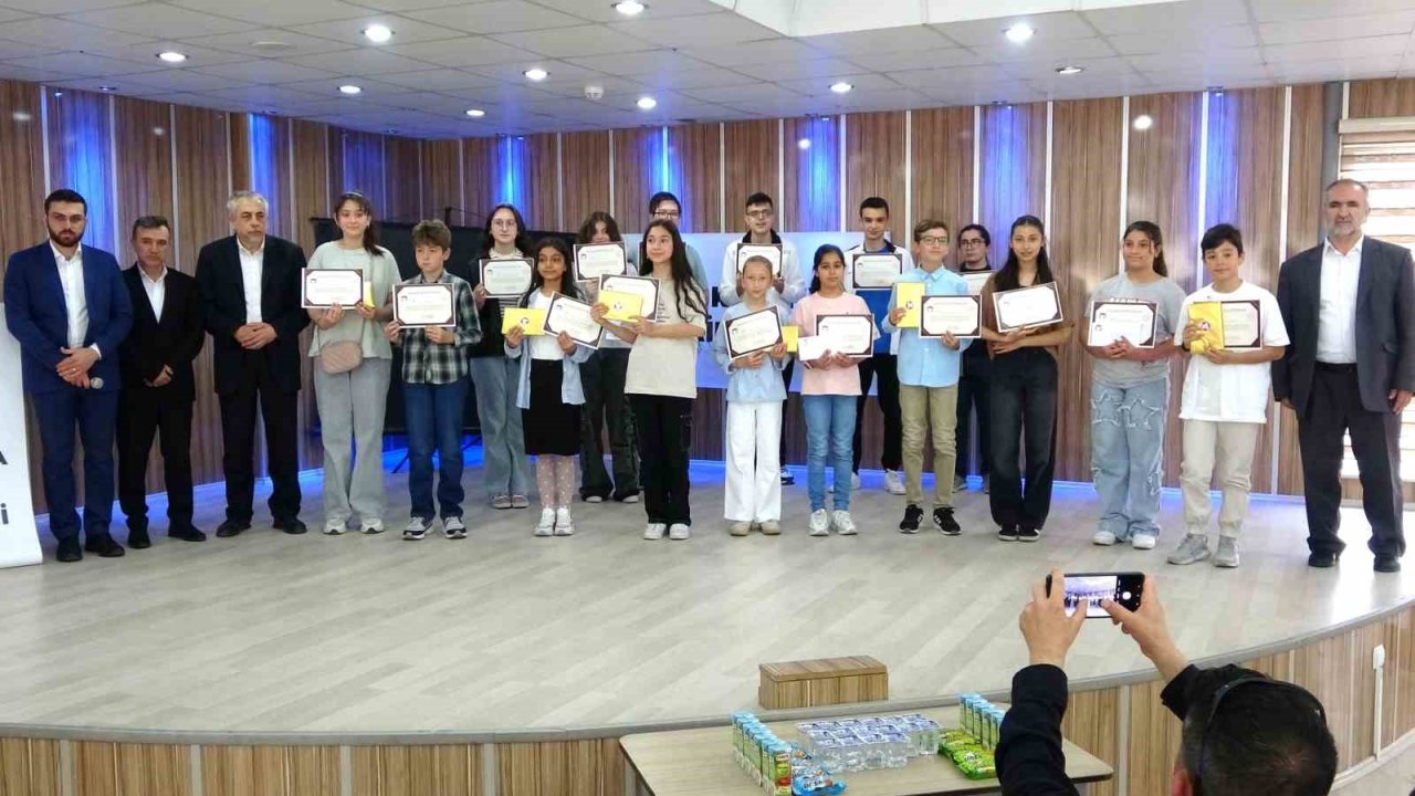 Kütahya’da gençler kitap okudu