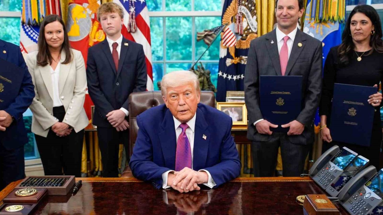 Trump: "Putin, Ukrayna ile ateşkes anlaşması yapmak istemiyor, bunun yerine Türkiye’de bir araya gelerek kanlı savaşa bir son verilmesini müzakere etmek istiyor"
