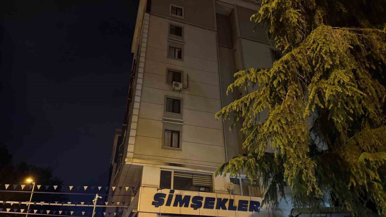 Ataşehir’de 5. kattan düşen genç ağır yaralandı