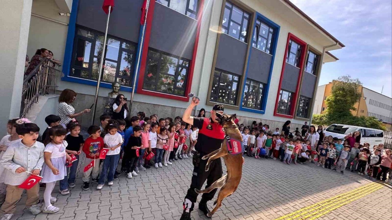 Kuşadası’nda minik öğrencilere jandarma tanıtıldı