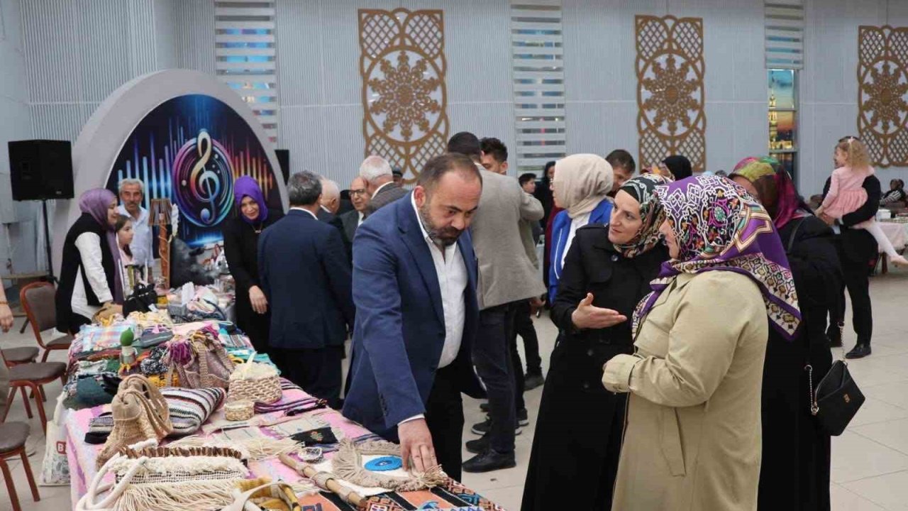 Kadınlar festivalde emeklerini sergiledi