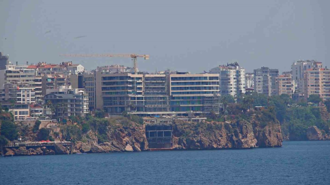 Vali Şahin: "Falezlerde denize açılan tünellerle ilgili yetkili kurumlar olarak çalışmalarımız sürüyor"