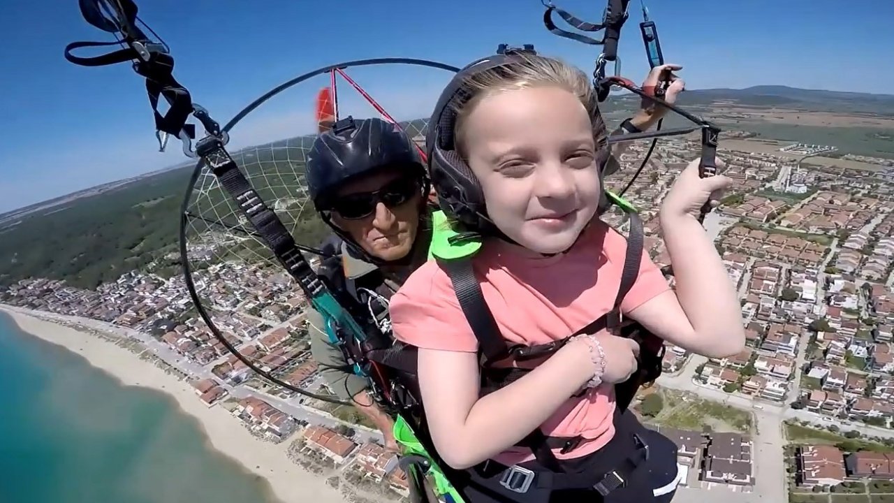 İlkokul öğrencisi Zeynep 200 metre yükseklikte İstiklal Marşı’nı ezbere okudu