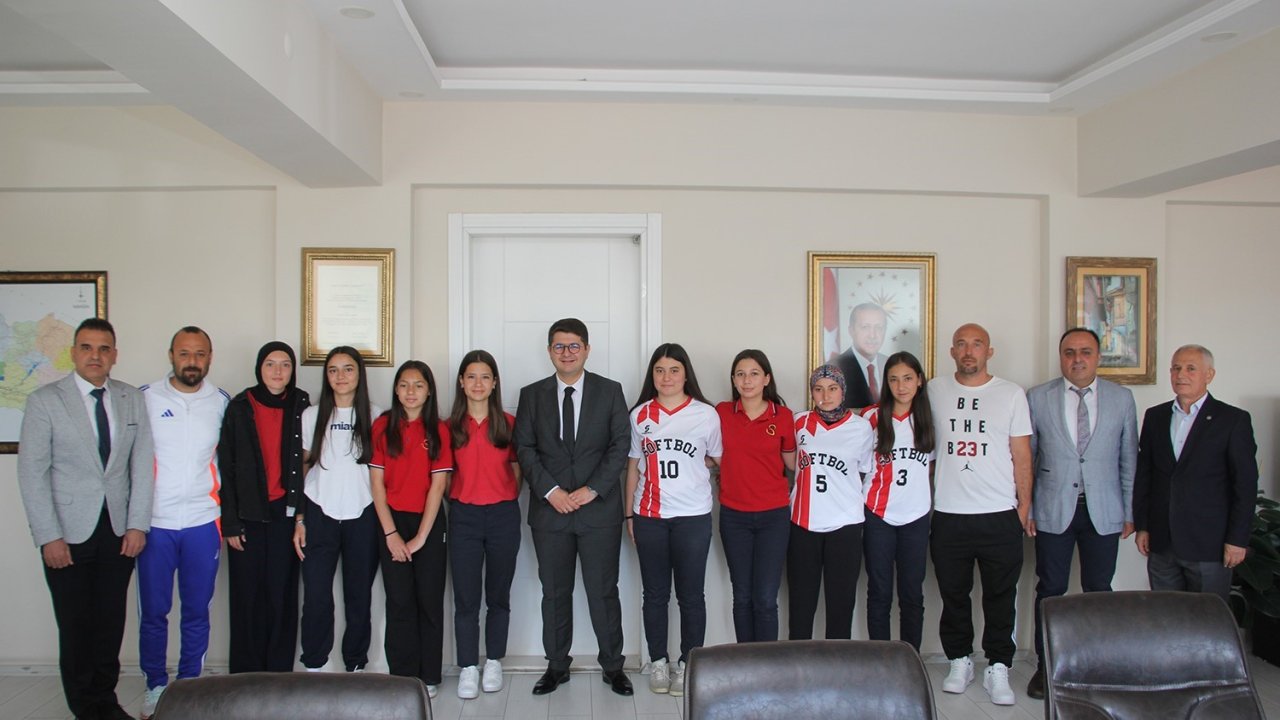 Kaymakam Özdemir sporcuları ağırladı