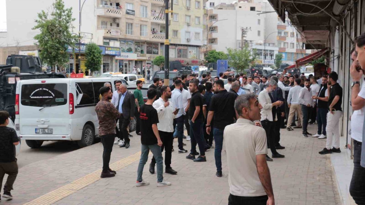 Şırnak’ta mahallede başlayan kavga caddeye taştı: 2 yaralı