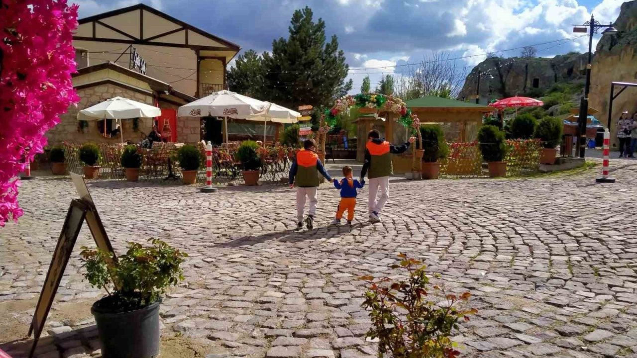 Frig Vadisi Ayazini’de turizm sezonu başladı