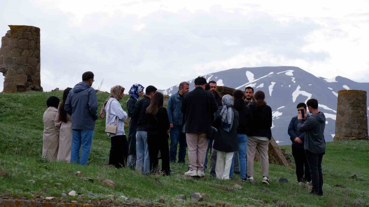 Tabyalarda tarih dersi