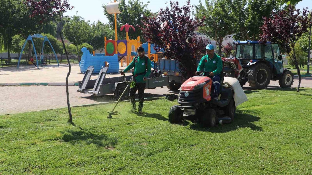 Parklar yaz mevsimine hazırlanıyor