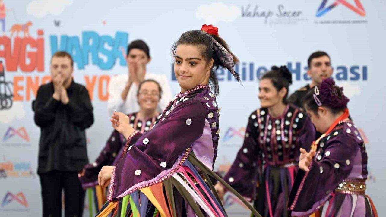 Özel bireyler engelleri sanatla aştı