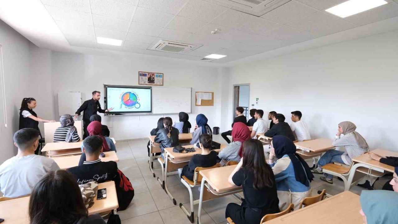 Bursa’da gençlere afet bilinci eğitimi