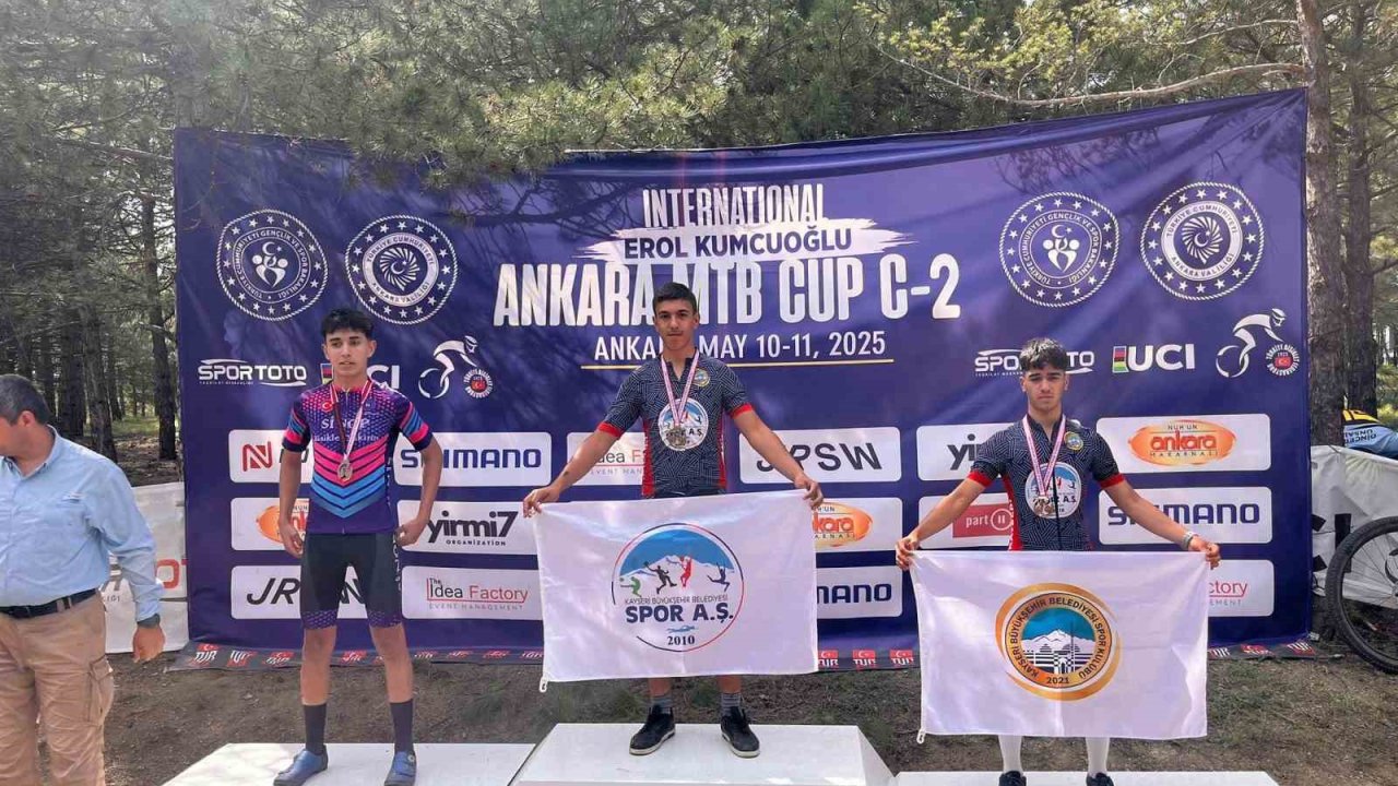 Bisiklette Kayseri’ye iki madalya