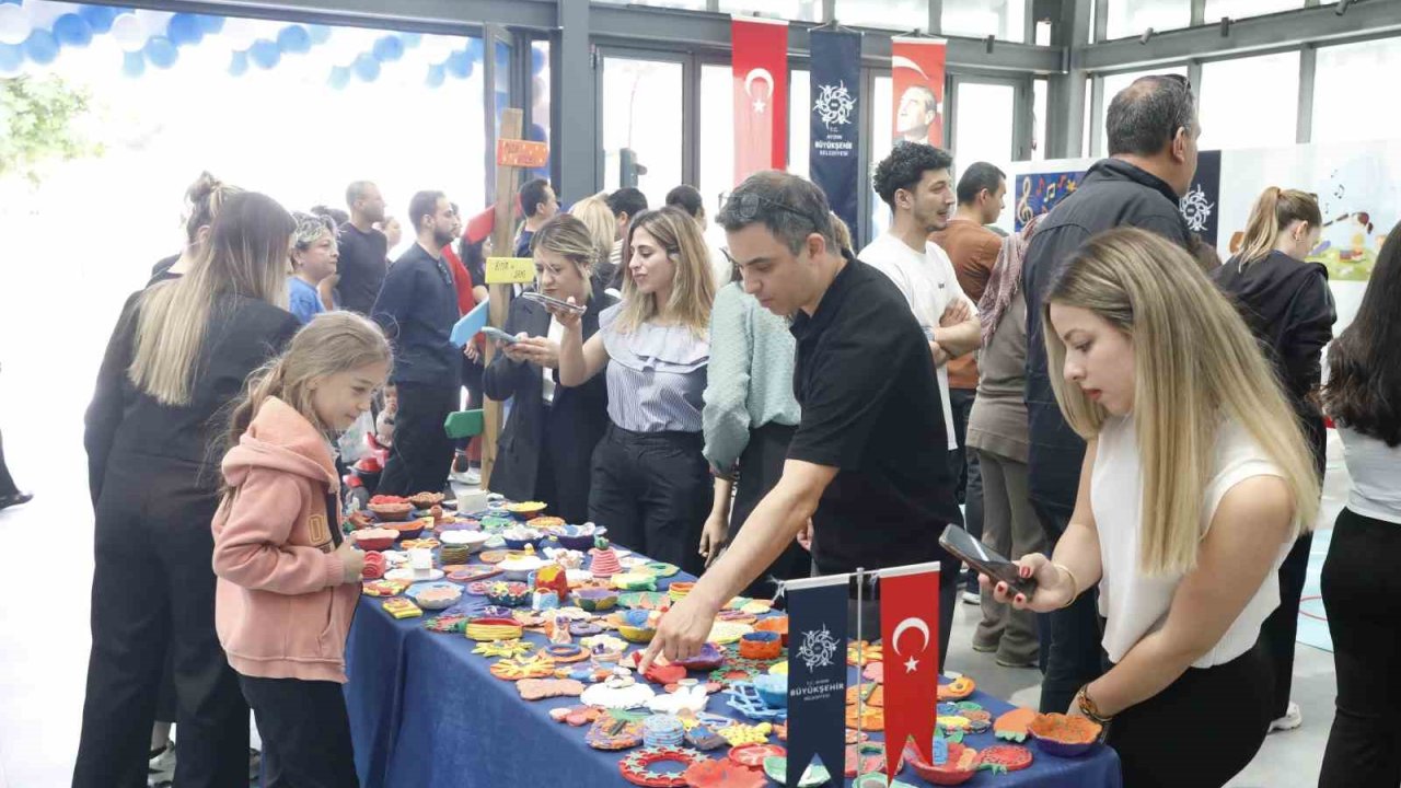 Büyükşehir’in özel öğrencileri, eserlerini görücüye çıkardı
