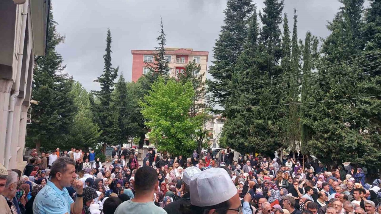 Gediz’den hacı adayları dualarla kutsal topraklara uğurlandı
