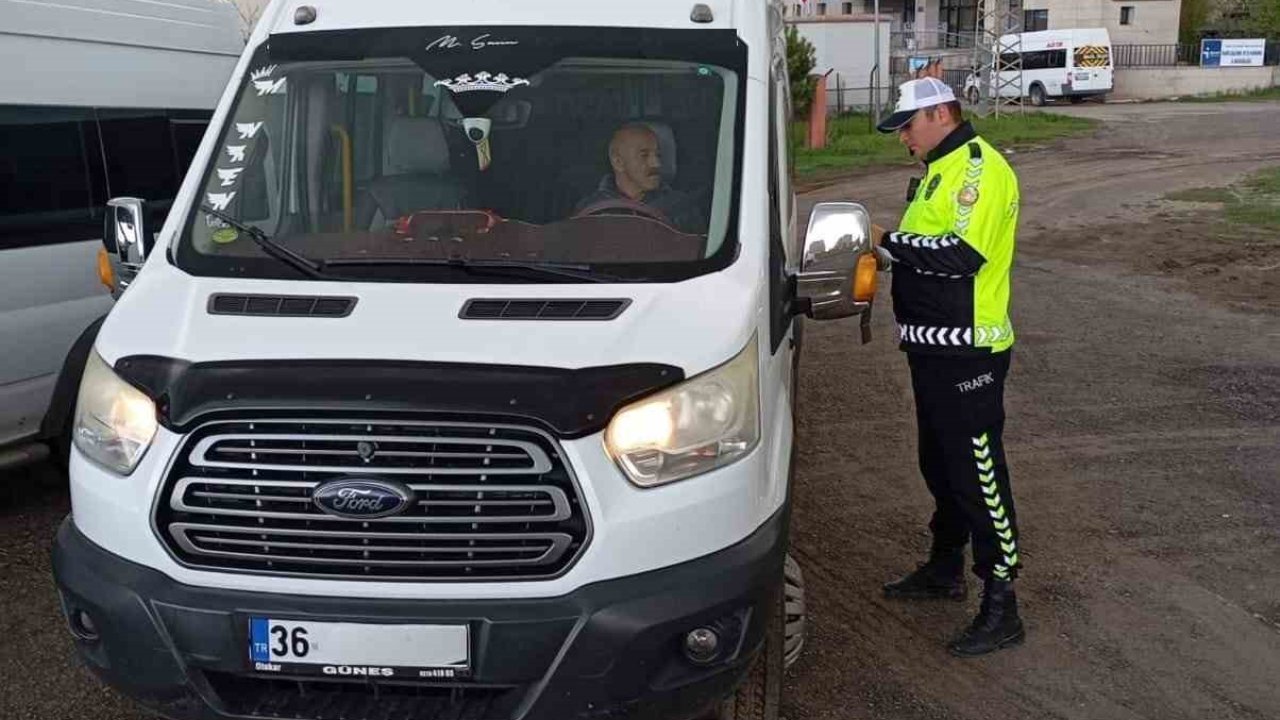 Kars’ta öğrenci servisleri denetleniyor