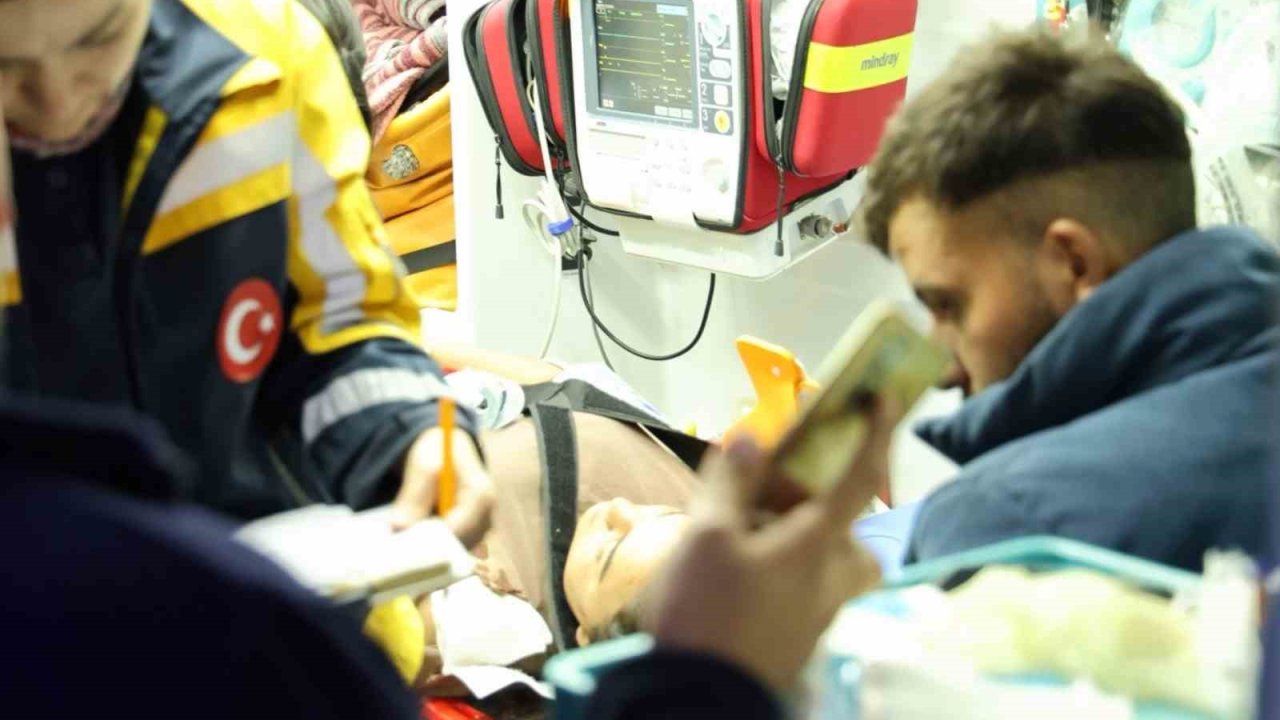 Otomobil şarampole devrildi: Sürücü alkollü ve ehliyetsiz çıktı