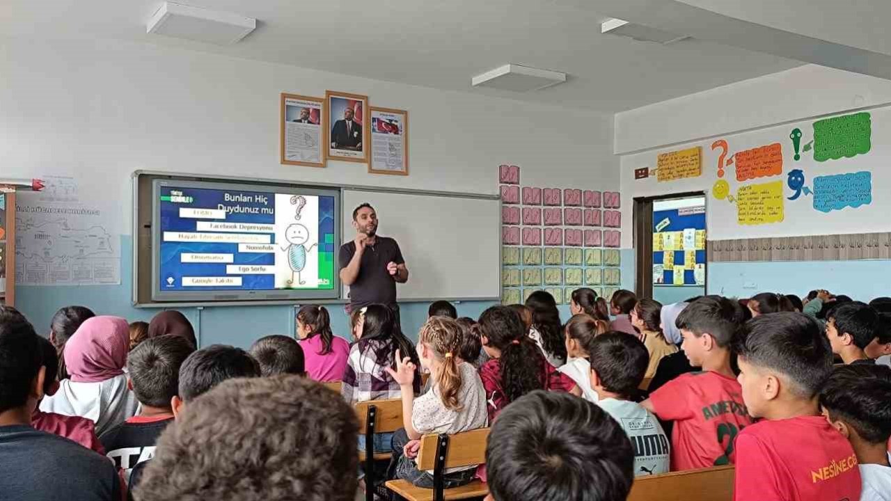 Dicle’de ortaokul öğrencileriyle bilim söyleşisi gerçekleştirildi