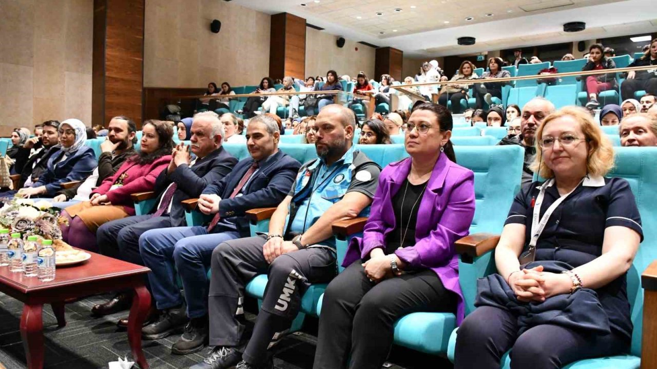 Hemşirelik Haftası’nda hemşirelerin önemi anlatıldı