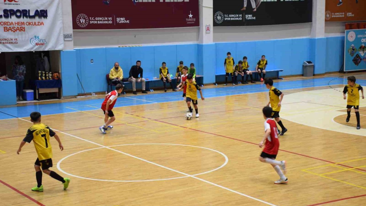 Okul Sporları futsal müsabakaları tamamlandı