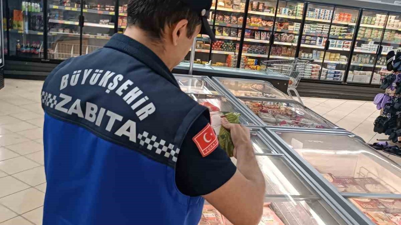 Büyükşehir zabıtasından market denetimi
