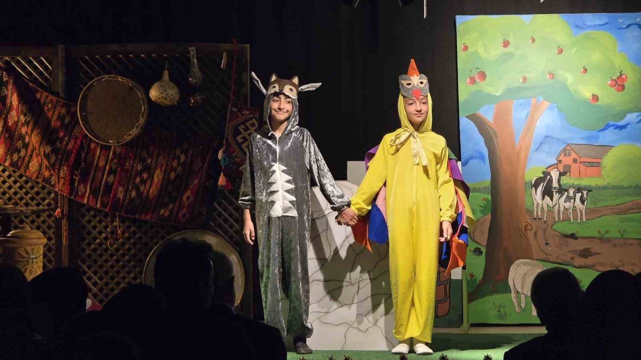 Anadolu masallarını sahnede canlandırdılar