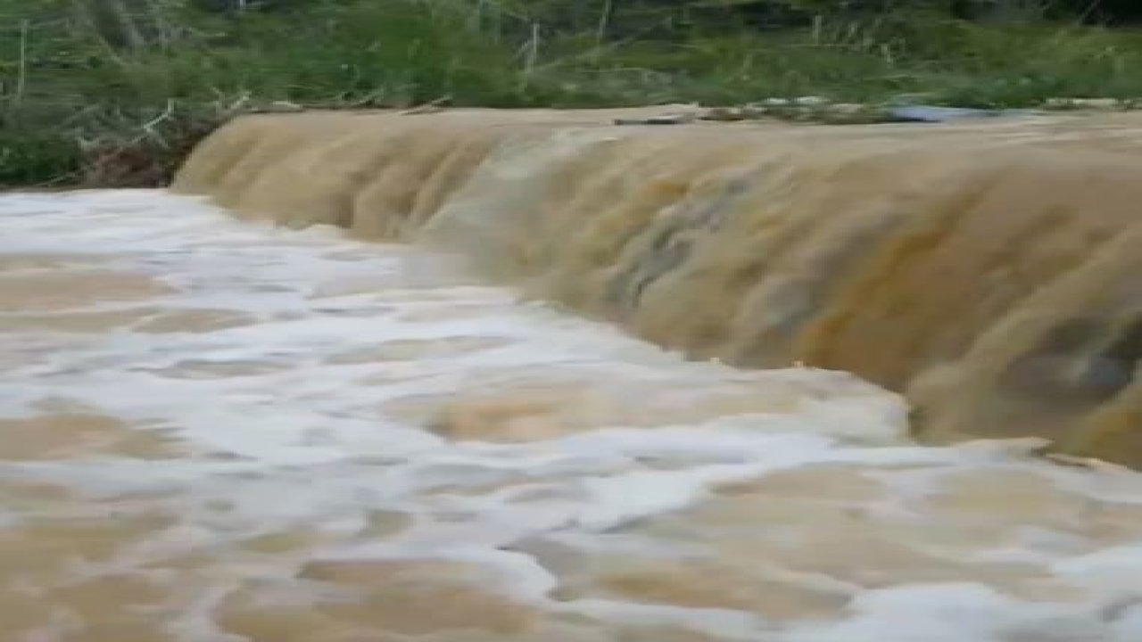 Elazığ’da yağışlar dereleri coşturdu