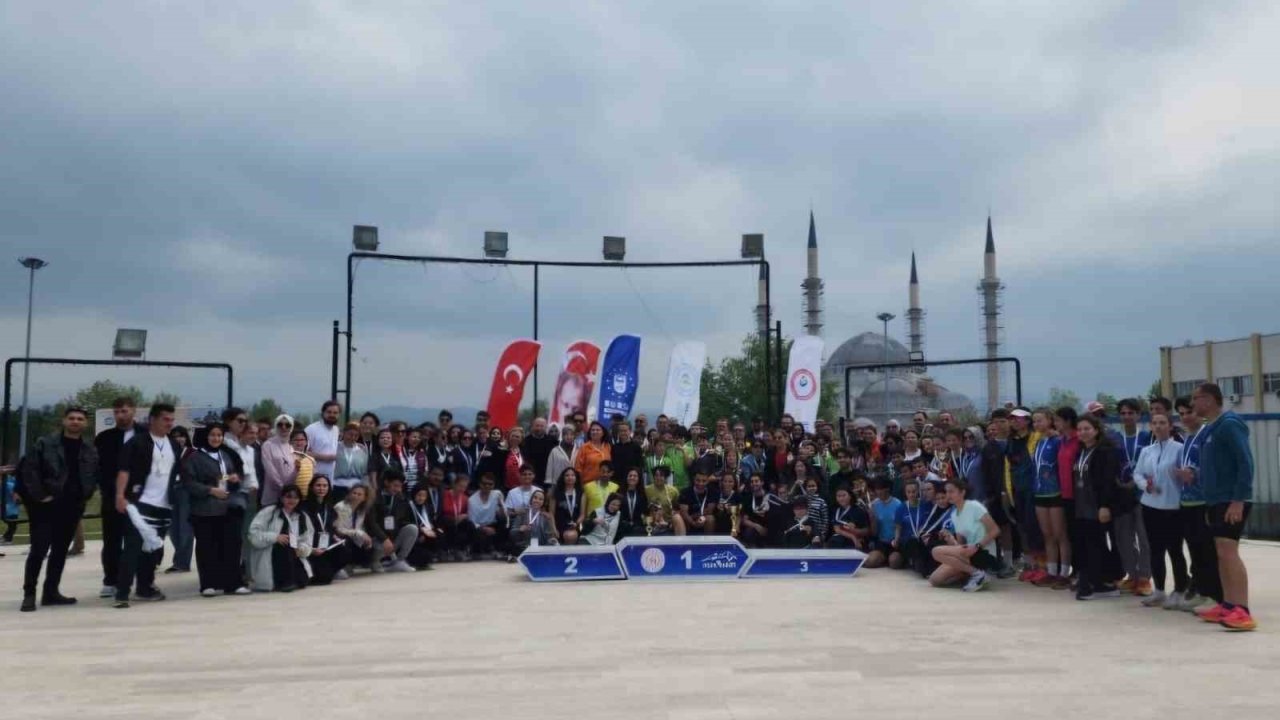 BUÜ’de "Aileler Yarışıyor" temalı oryantiring bayrak yarışı