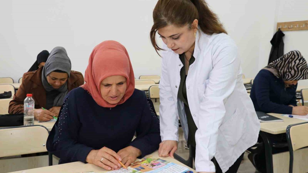 Okuma yazma kursları ile geleceğe güvenle bakıyorlar