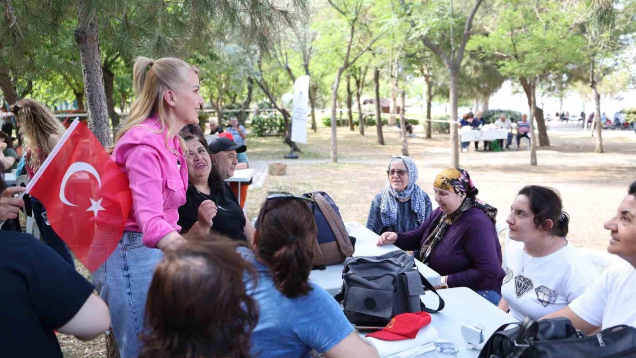 Merkezefendi Belediyesi özel bireyler için İzmir gezisi düzenledi