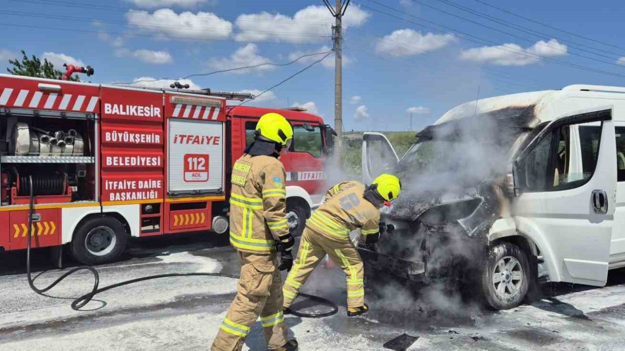 Susurluk’ta araç yangını paniğe neden oldu