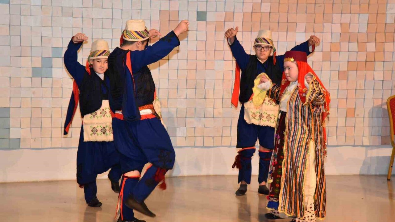 Engelliler haftasında anlamlı resim sergisi