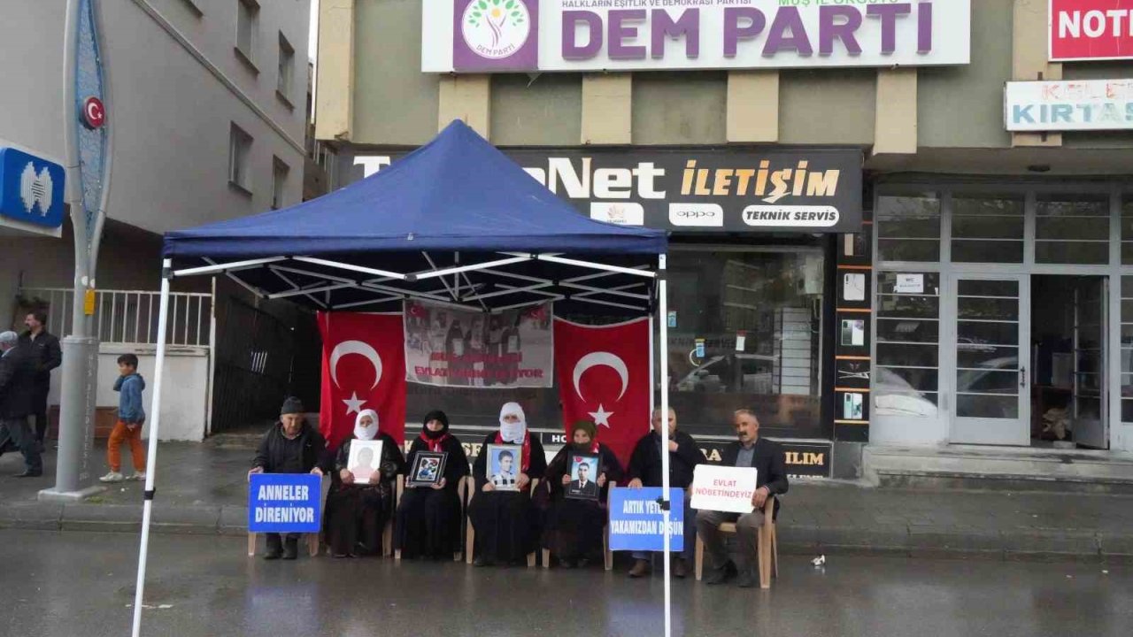 Evlat nöbetinde gözyaşları yerini umuda bıraktı