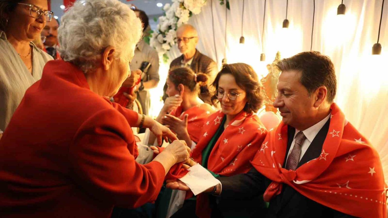 Aras çiftine kına sürprizi