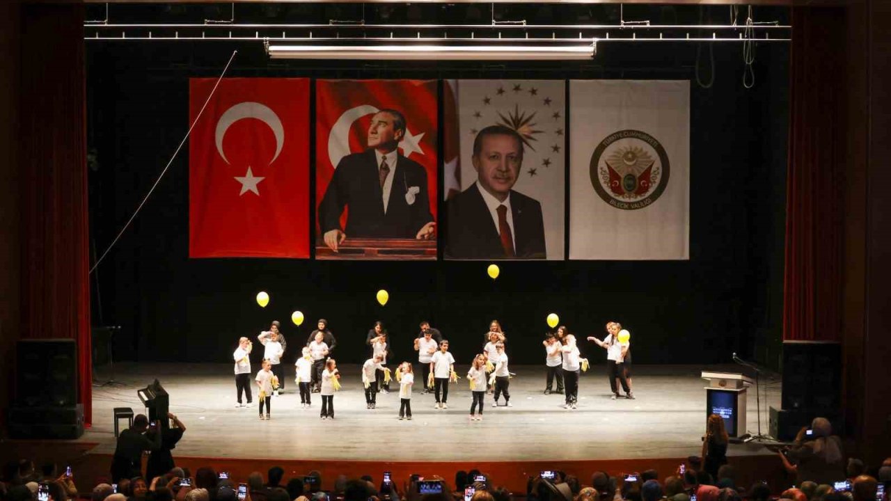 Özel bireylerin yetenekleri seyircilerden büyük ilgi gördü