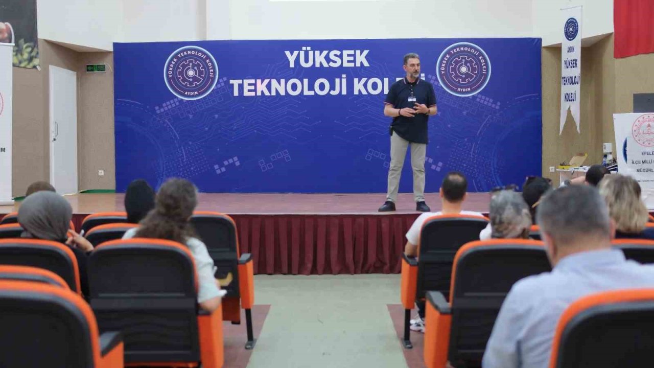 Aydın’da eğitimcilere ‘yapay zeka araçlarının kullanımı’ semineri