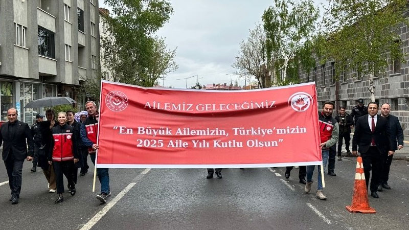 15 Mayıs Aile Günü Kars’ta Kortej Yürüyüşüyle Kutlandı