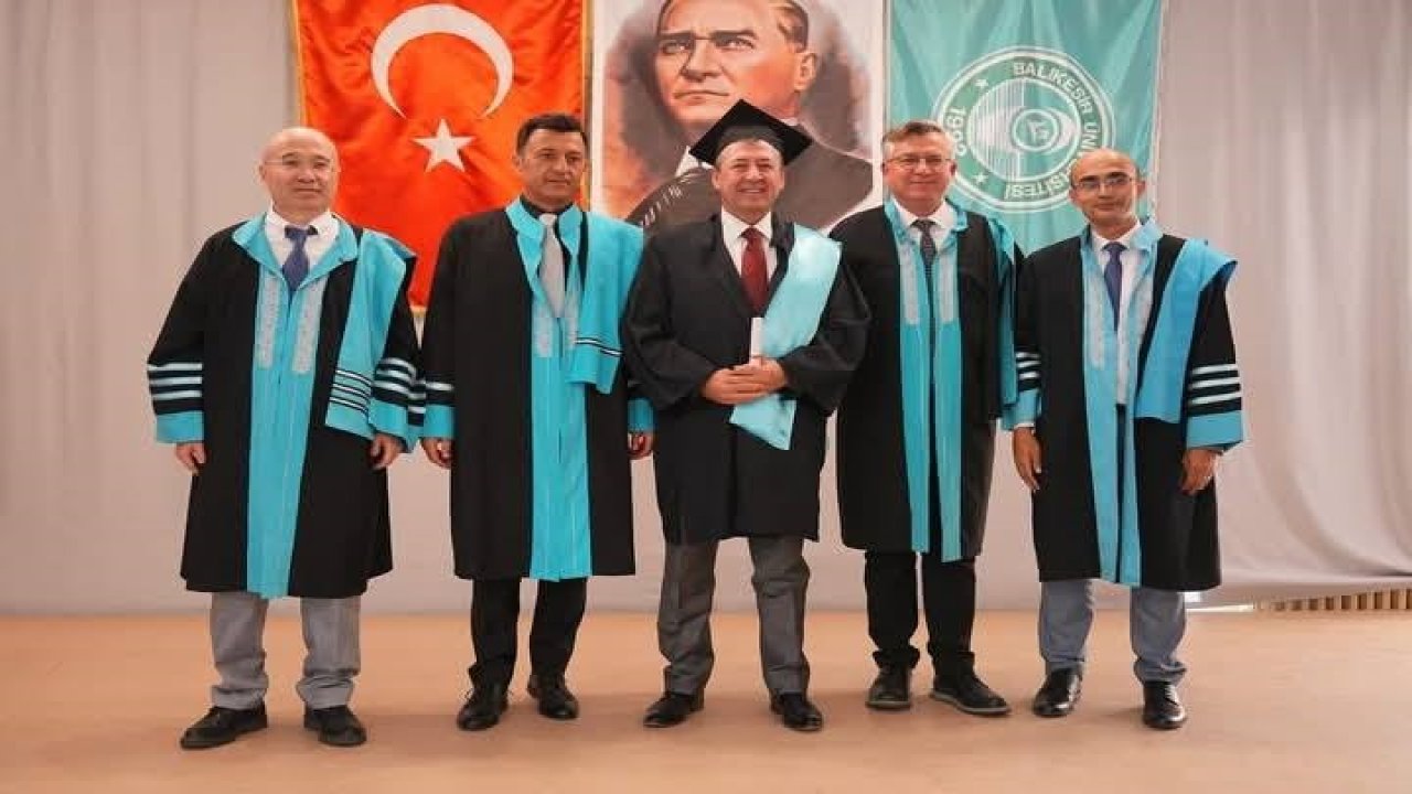 60 yaşında üniversite diploması sahibi oldu