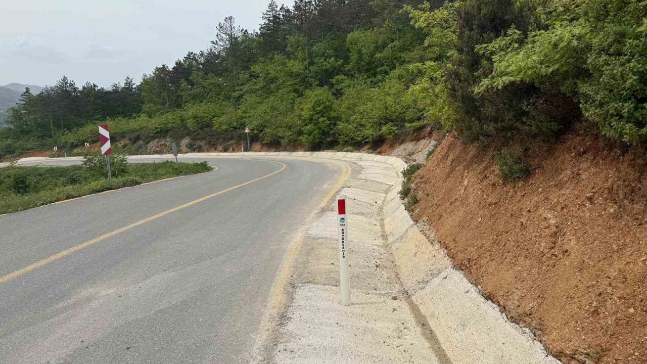 Büyükşehir’den güvenli ulaşım için 2 ilçeye 20 kilometrelik montaj