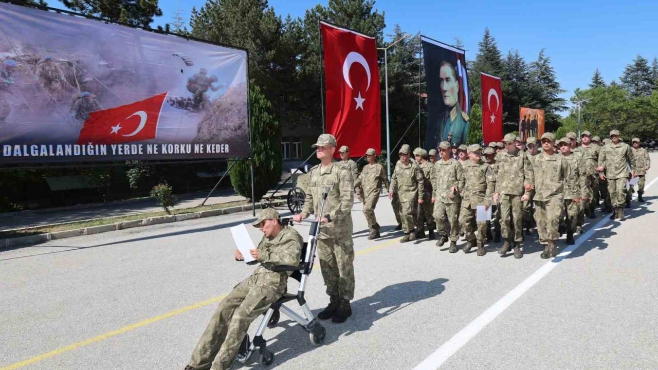 Engelli bireyler, temsili askerlik yemini ile Mehmetçik oldu